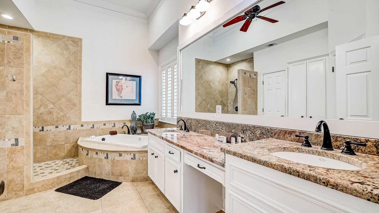 Photo of Bathroom in Riverplace