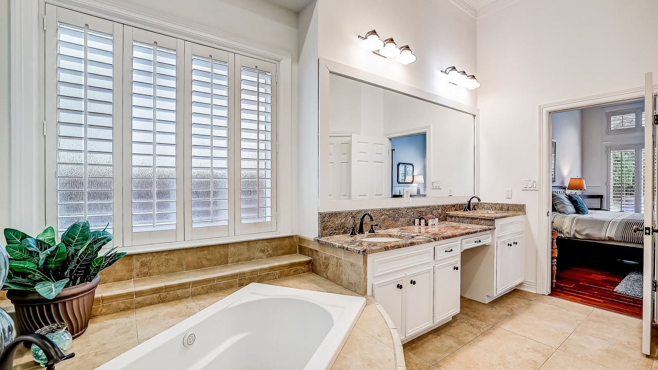 Photo of Bathroom in Riverplace