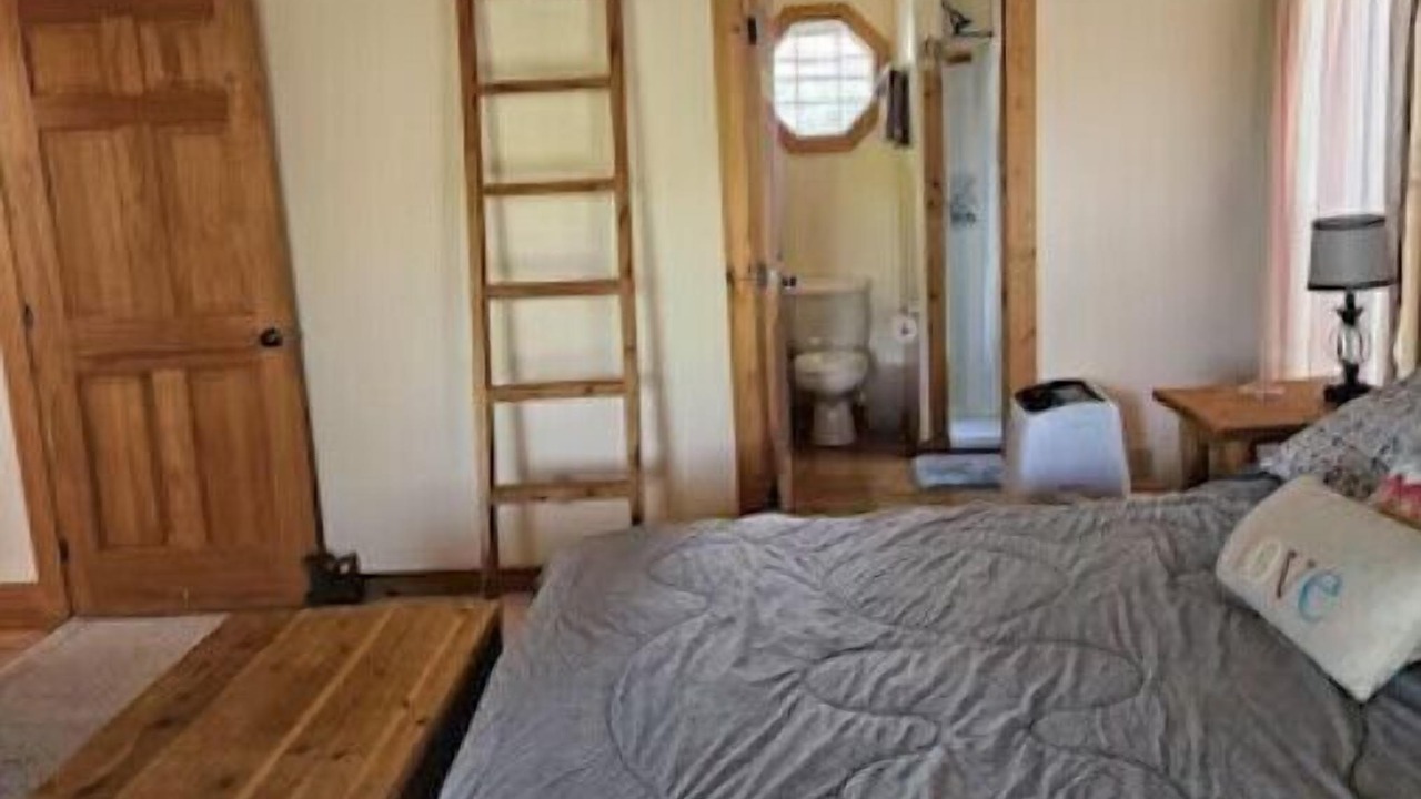 Photo of Bedroom in Byrdstown