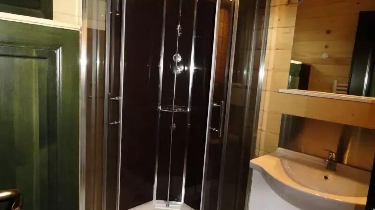 Photo of Bathroom in Leval