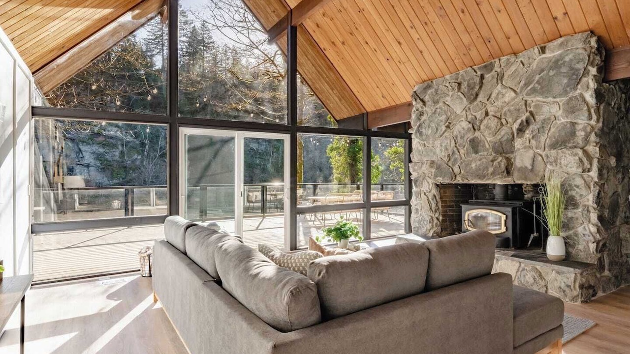 Photo of Livingroom in Troutdale