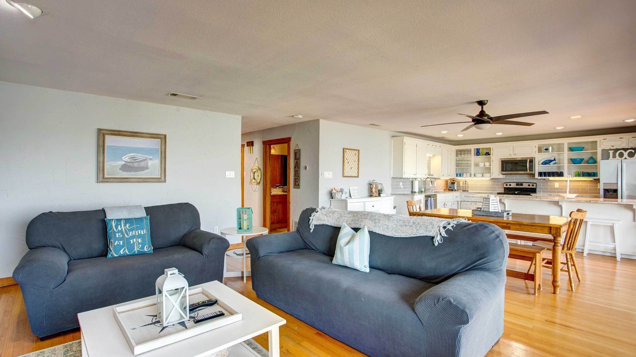 Photo of Livingroom in Gun Barrel City