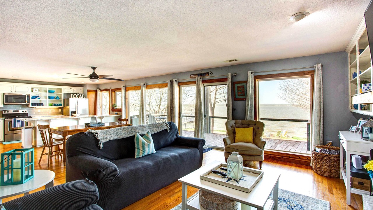 Photo of Livingroom in Gun Barrel City