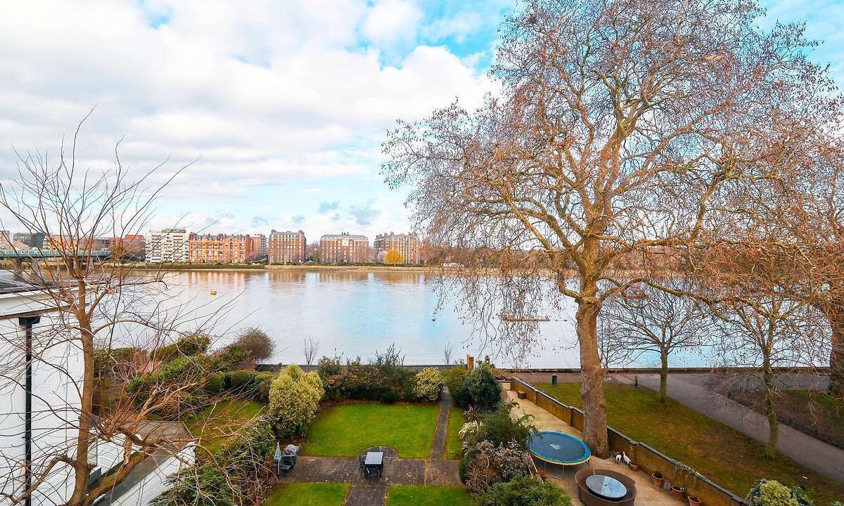 Photo of Others in Thamesfield