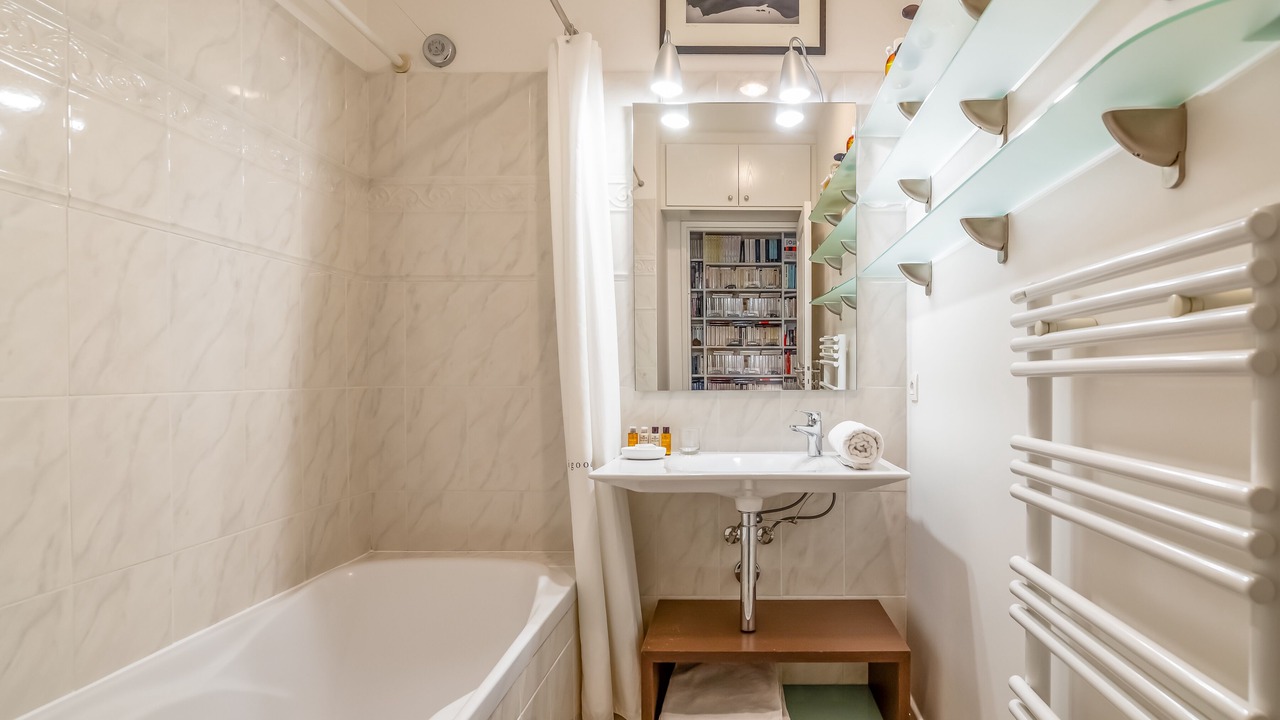 Photo of Bathroom in Butte-aux-Cailles