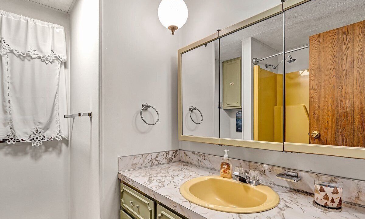 Photo of Bathroom in Huddleston
