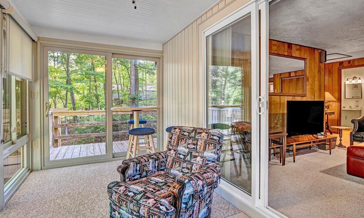 Photo of Livingroom in Huddleston