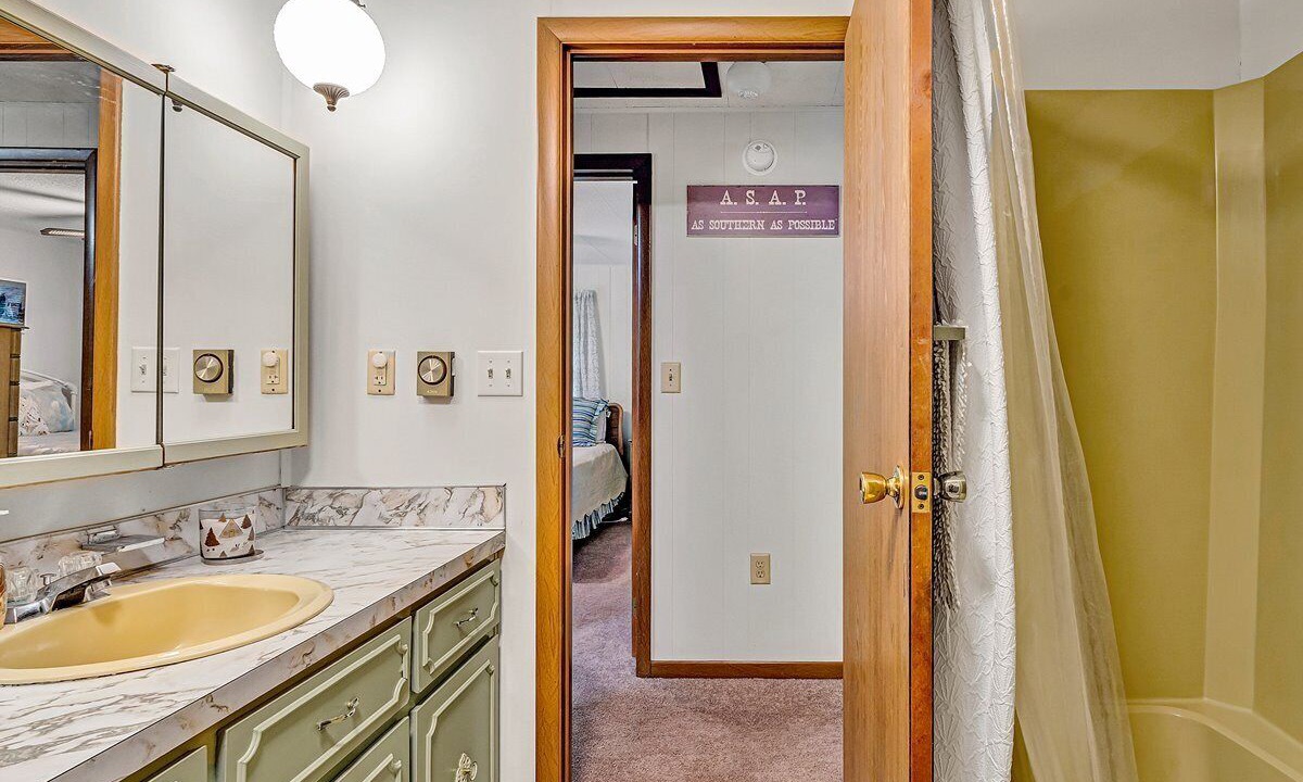 Photo of Bathroom in Huddleston