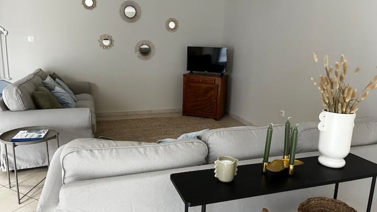 Photo of Livingroom in Convention
