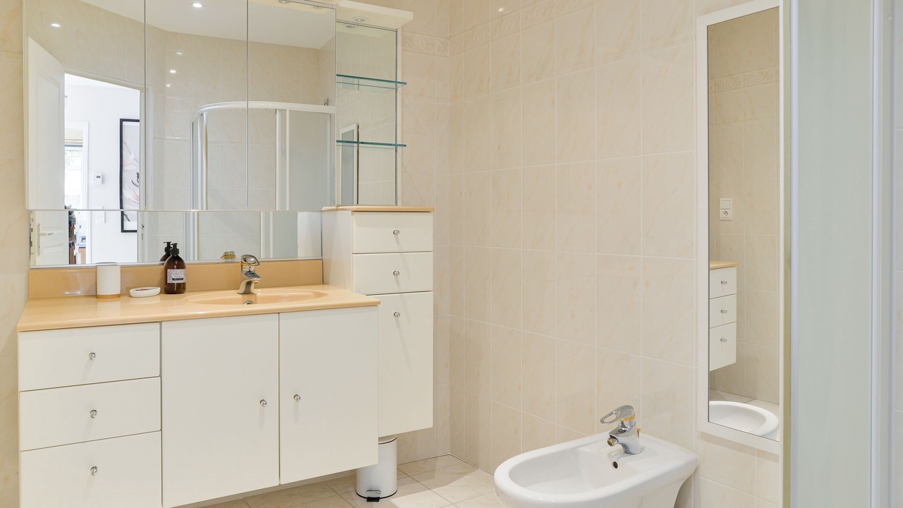 Photo of Bathroom in Schuman