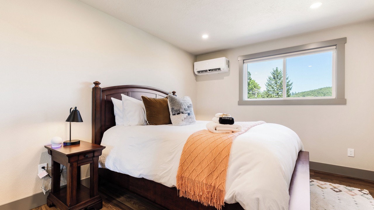 Photo of Bedroom in Salem