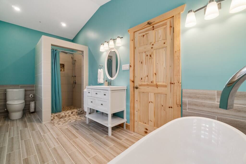 Photo of Bathroom in St-Francois-de-l'Ile-d'Orleans