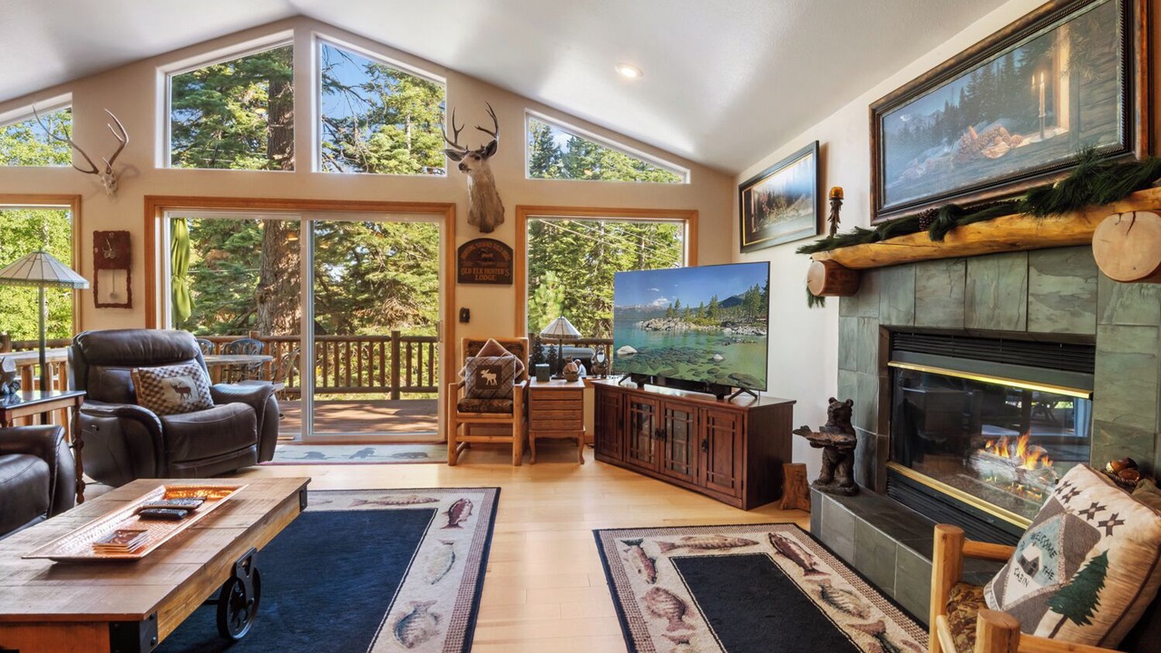 Photo of Livingroom in Carnelian Bay