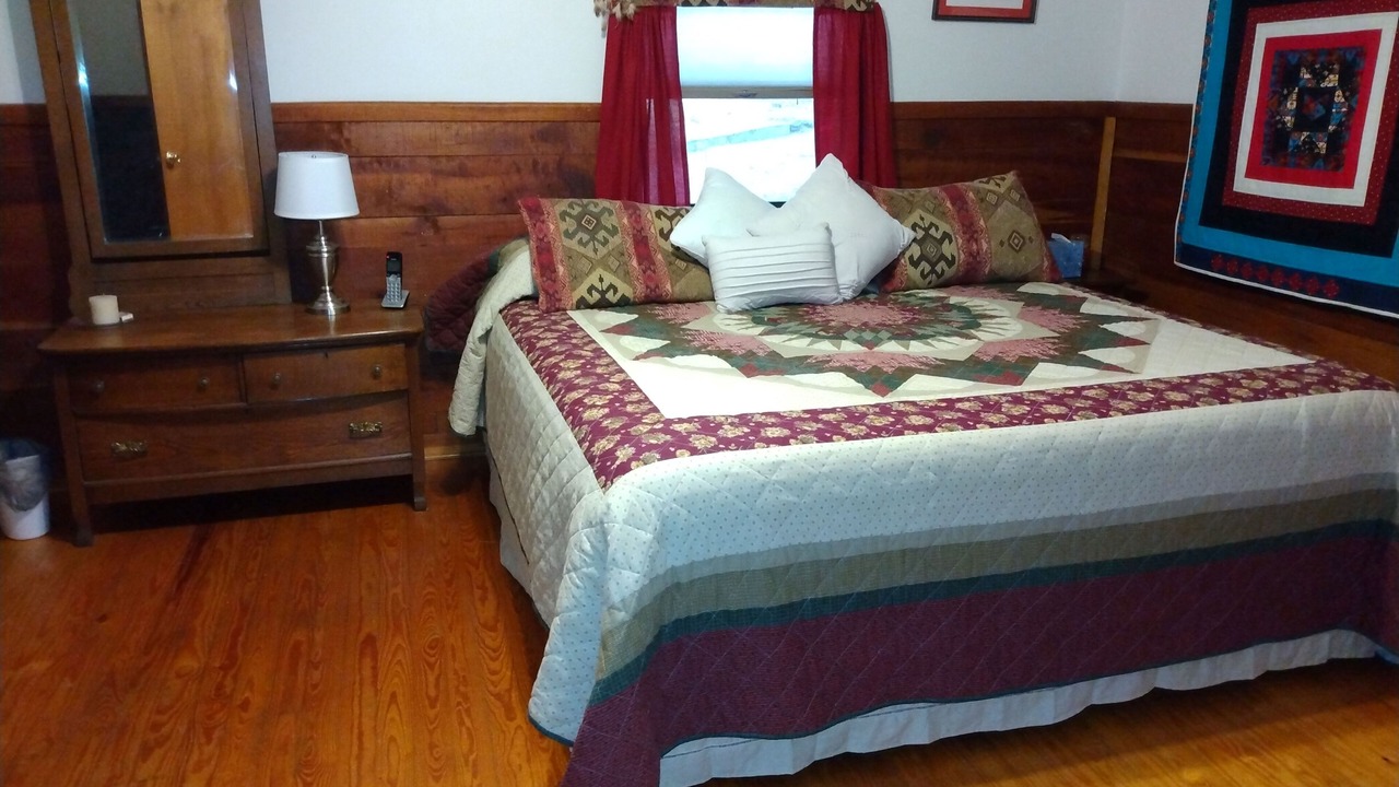 Photo of Bedroom in Mouth of Wilson
