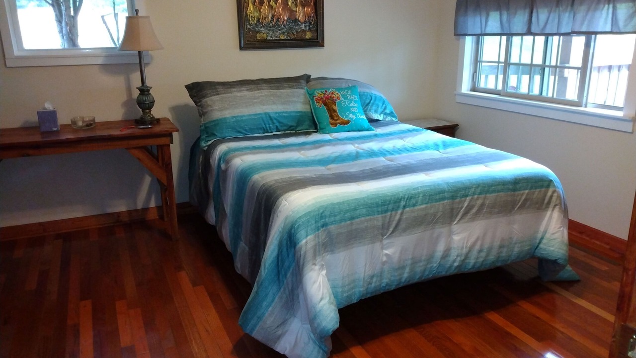 Photo of Bedroom in Mouth of Wilson