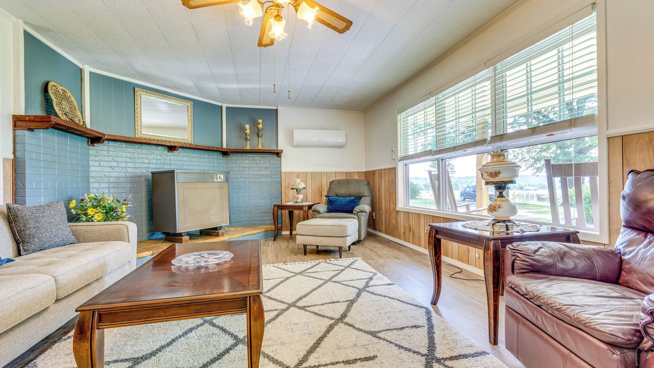 Photo of Livingroom in Centerville