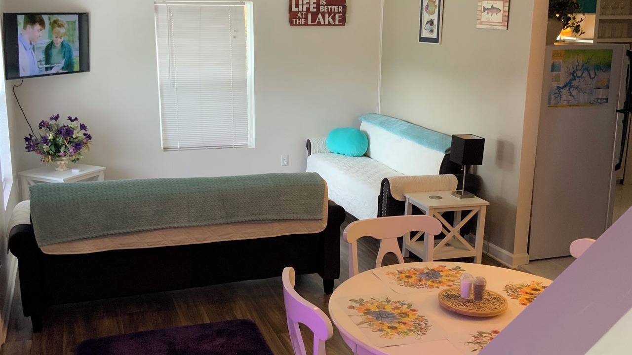 Photo of Livingroom in Jamestown