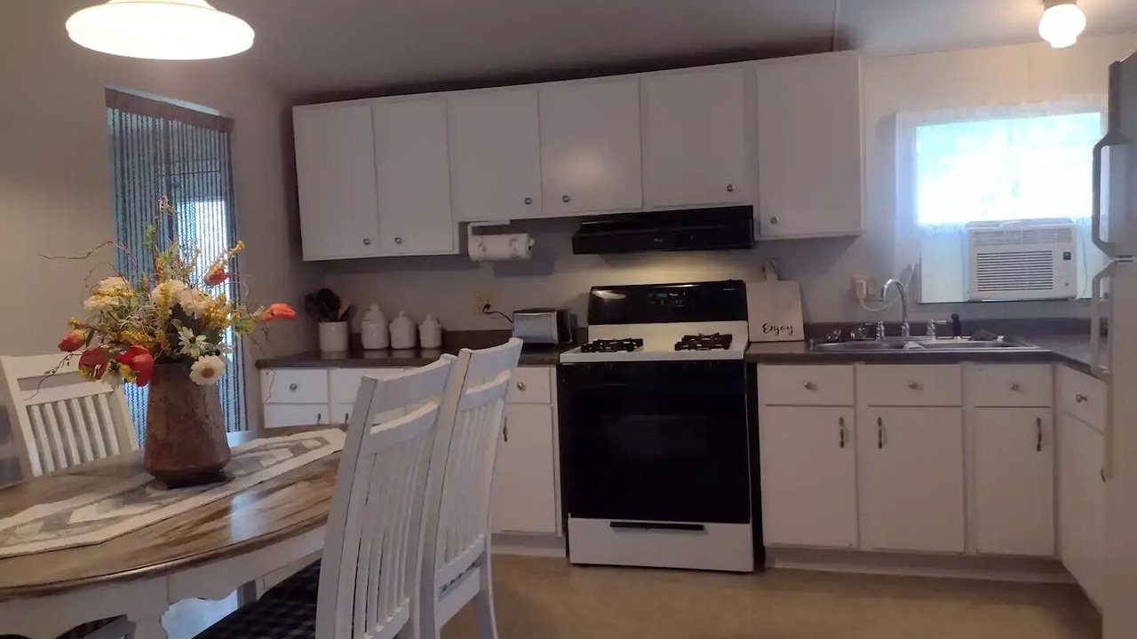 Photo of Kitchen in Bird In Hand