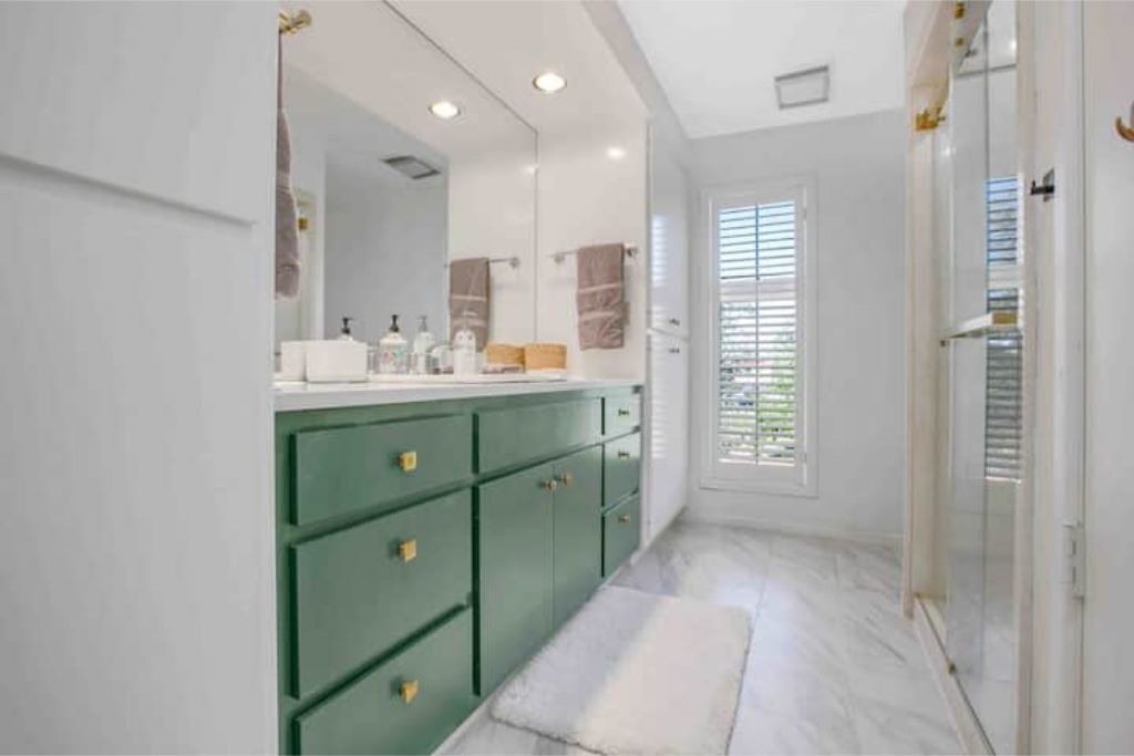 Photo of Bathroom in North by Northwest