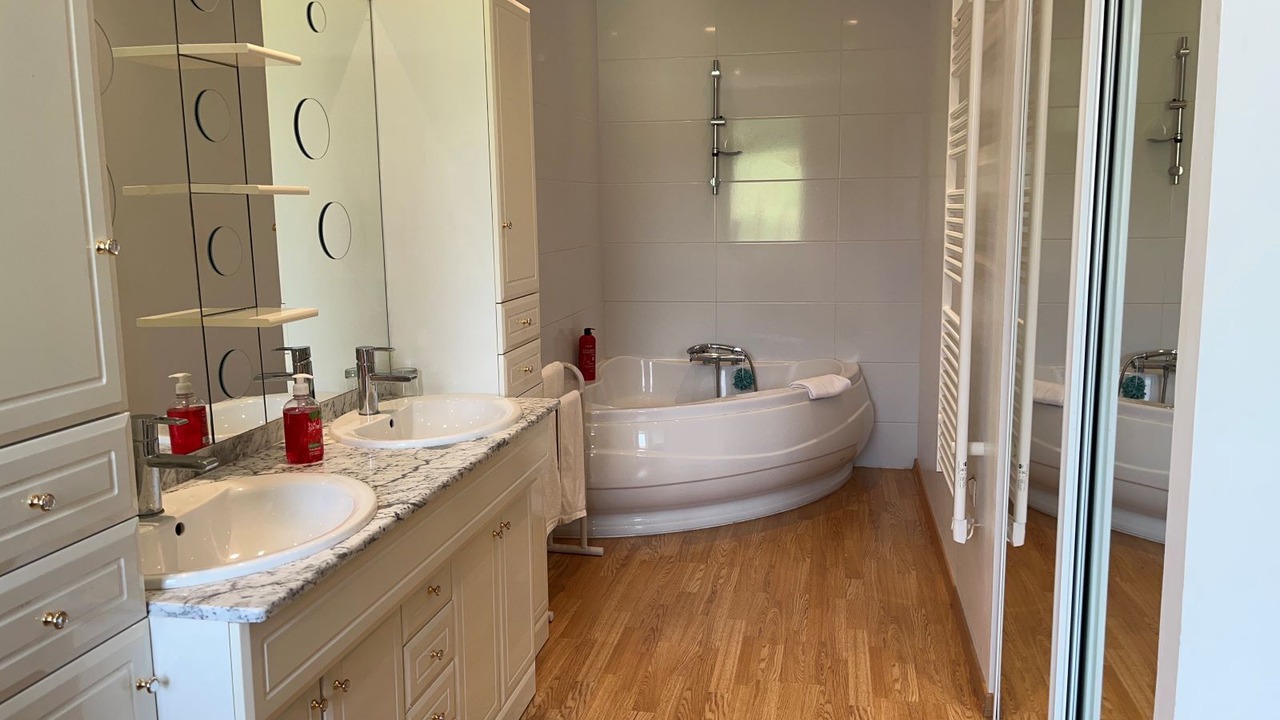 Photo of Bathroom in Sainte-Foy-d'Aigrefeuille