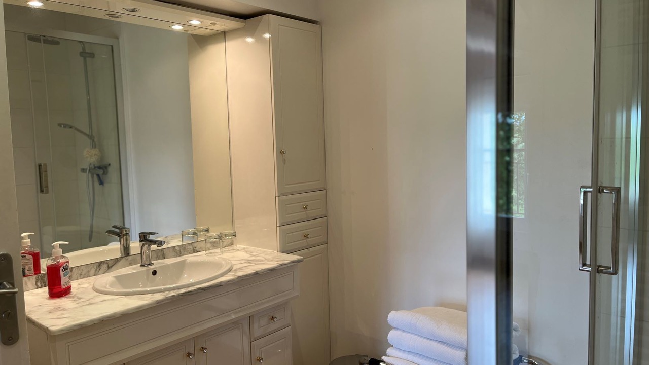 Photo of Bathroom in Sainte-Foy-d'Aigrefeuille