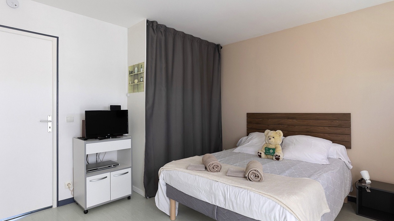 Photo of Bedroom in Noyant-Villages