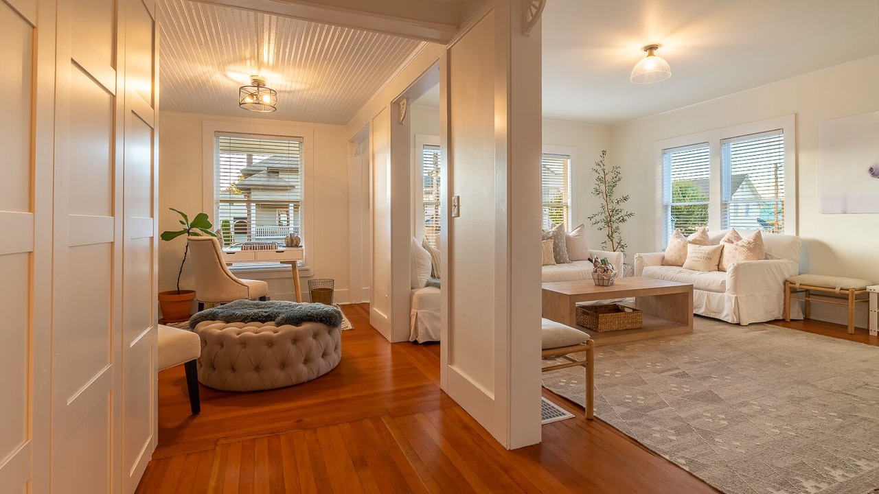 Photo of Livingroom in The Bowl of Edmonds