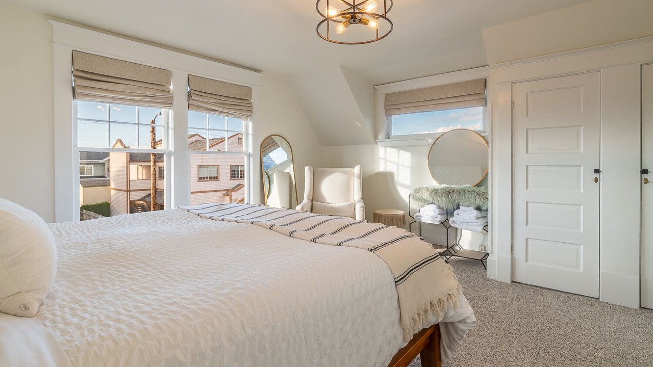 Photo of Bedroom in The Bowl of Edmonds