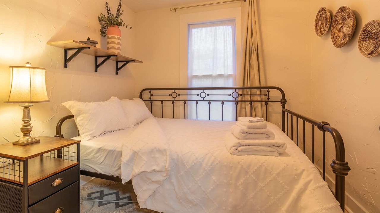 Photo of Bedroom in The Bowl of Edmonds