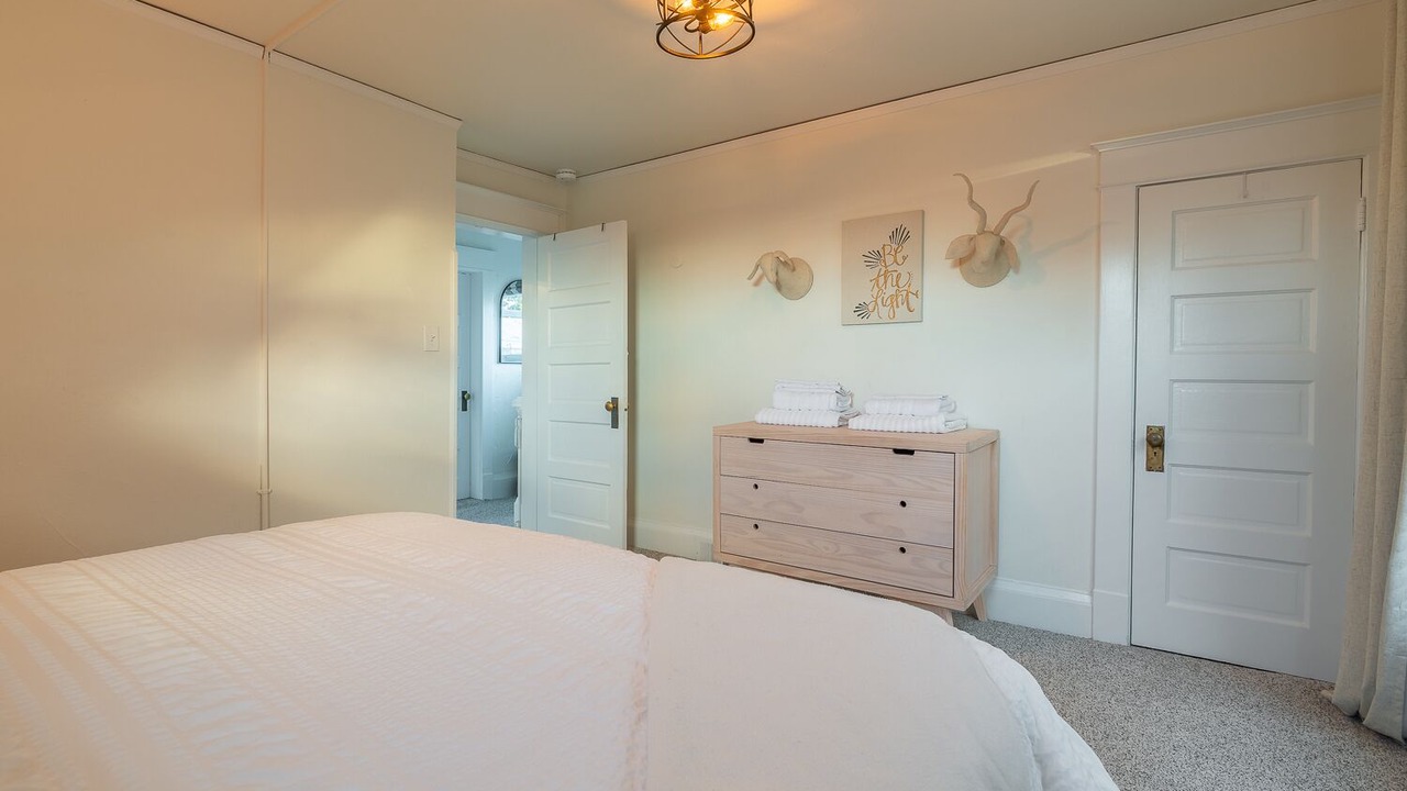 Photo of Bedroom in The Bowl of Edmonds