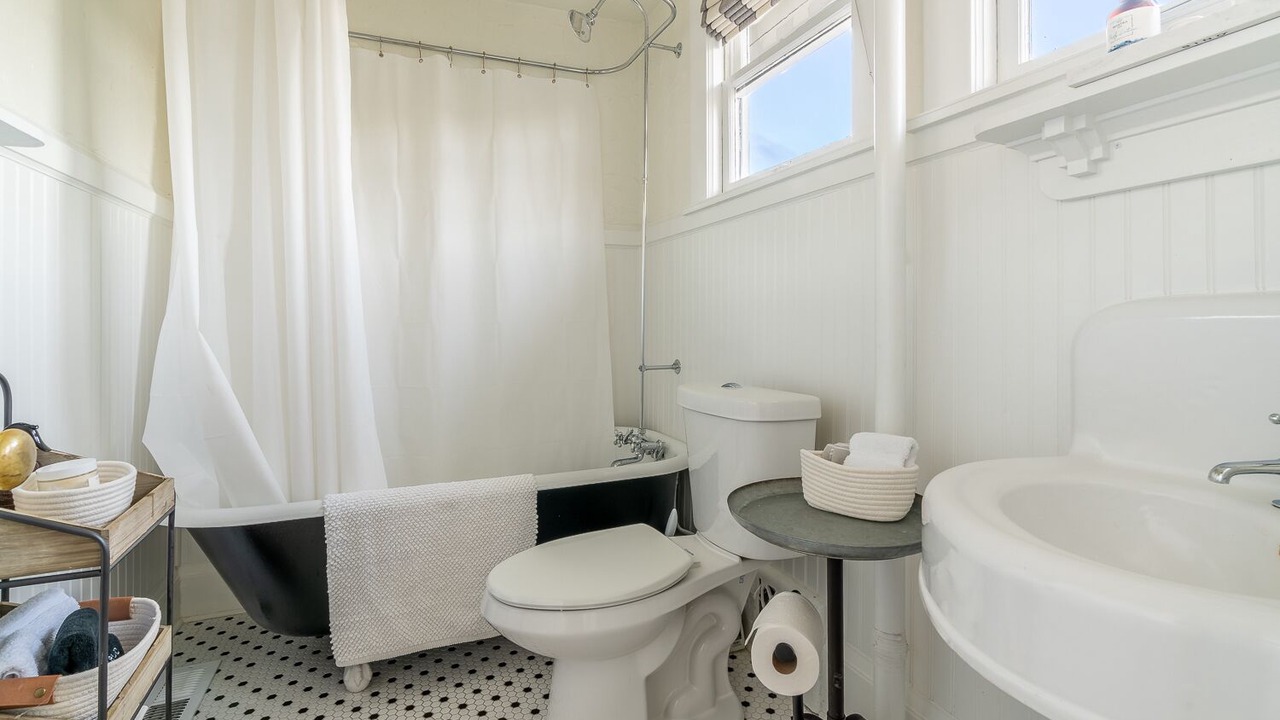 Photo of Bathroom in The Bowl of Edmonds