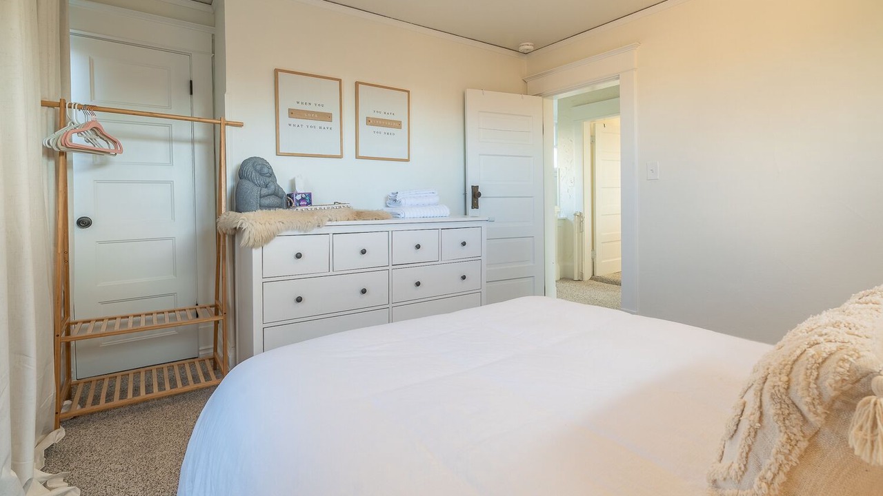 Photo of Bedroom in The Bowl of Edmonds