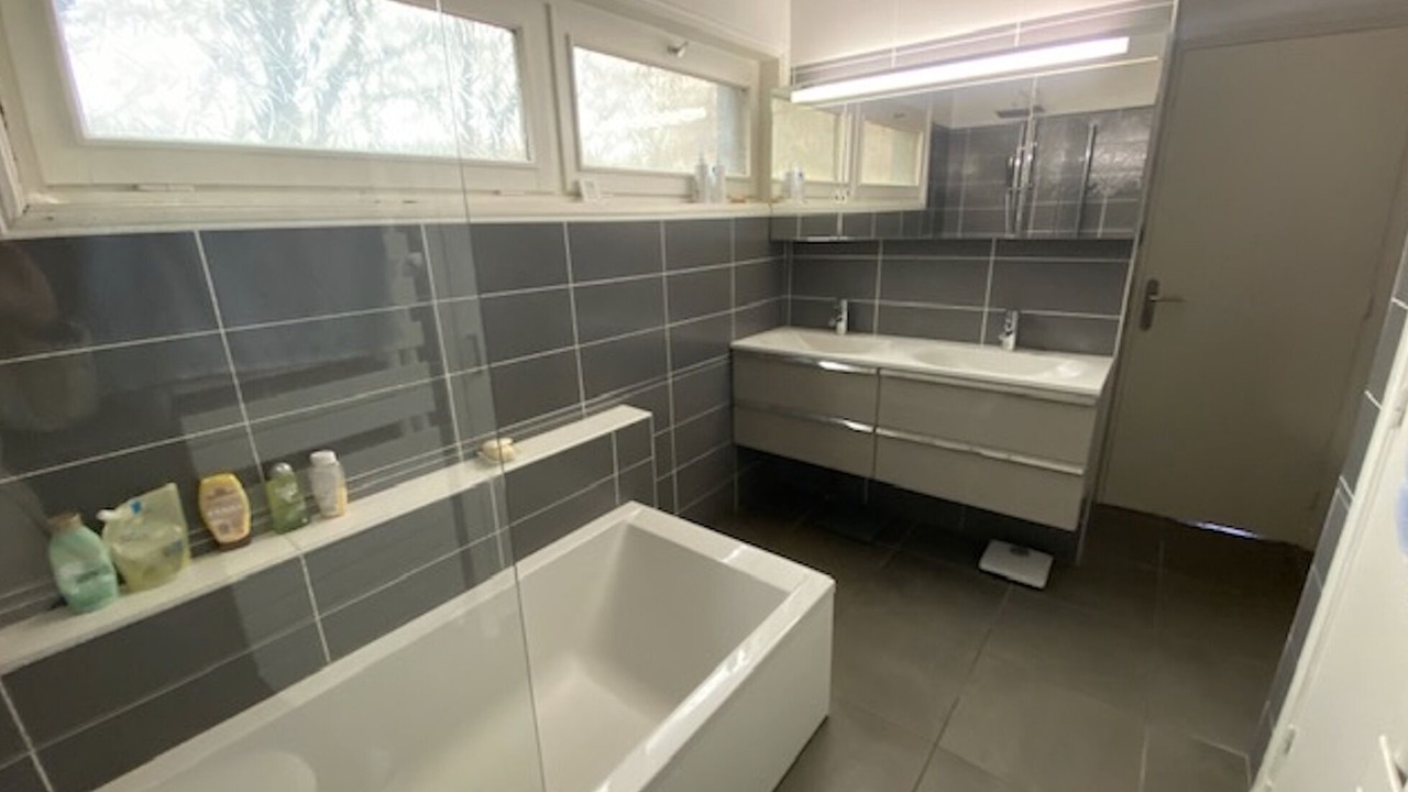 Photo of Bathroom in Gap