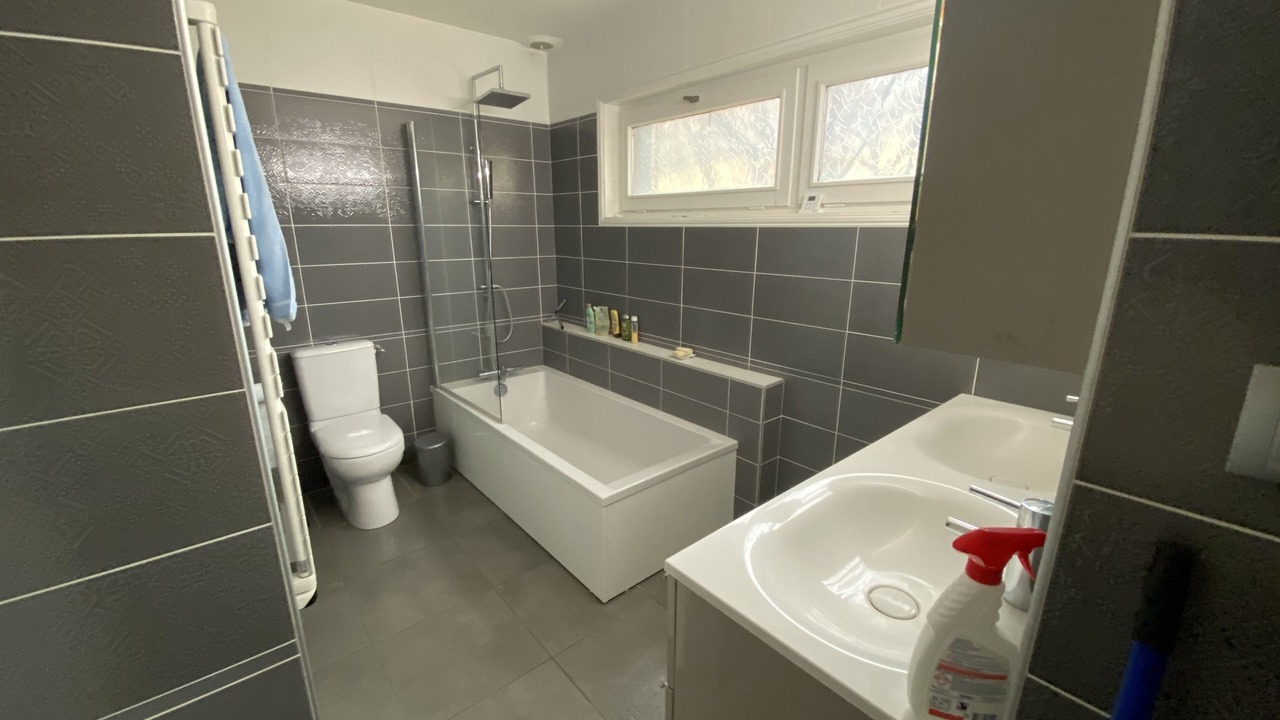 Photo of Bathroom in Gap