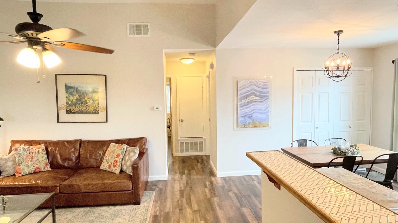 Photo of Livingroom in McNeil