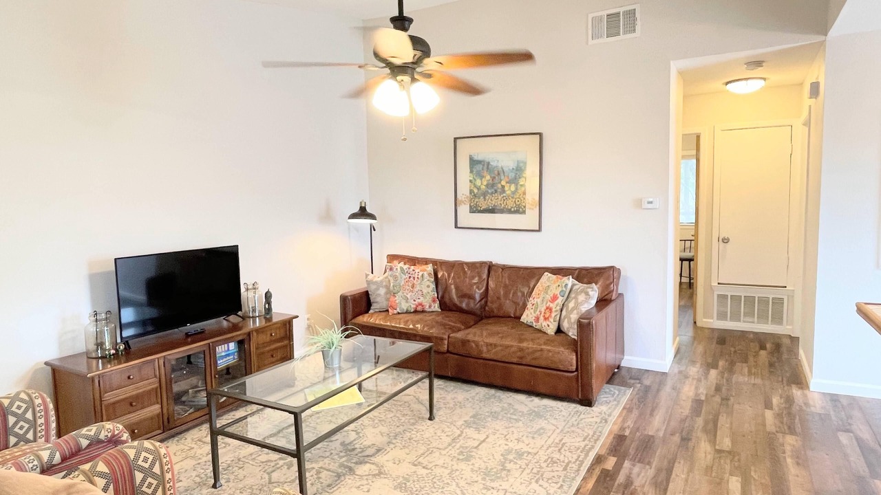 Photo of Livingroom in McNeil