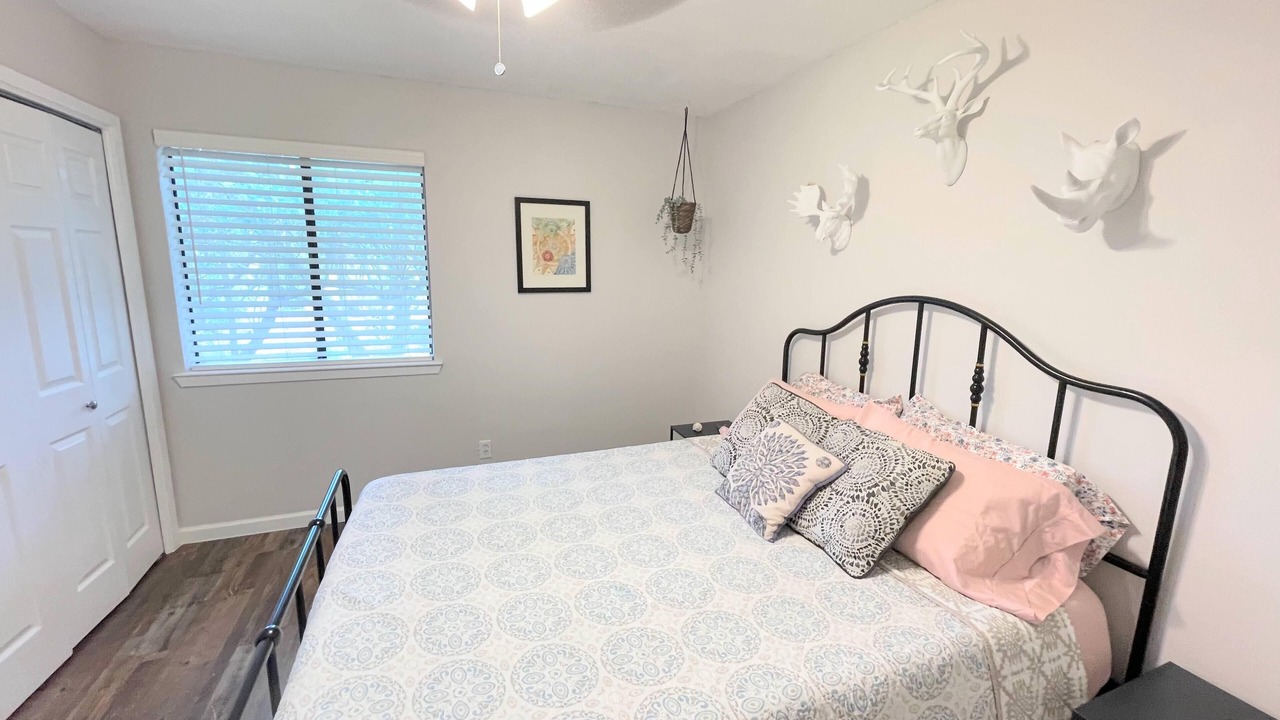 Photo of Bedroom in McNeil