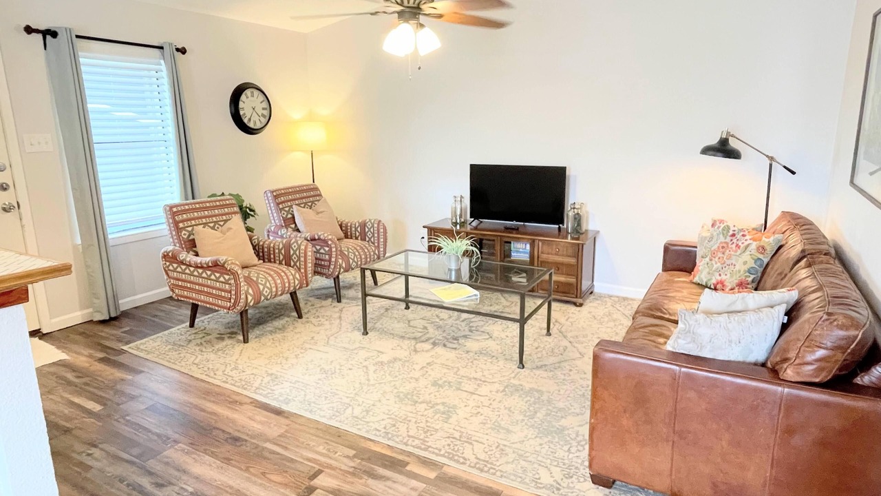 Photo of Livingroom in McNeil