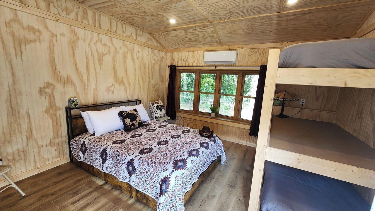 Photo of Bedroom in Holcomb