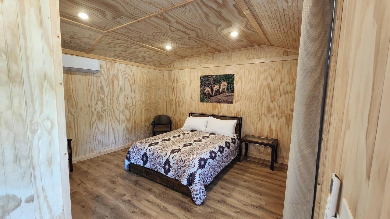 Photo of Bedroom in Holcomb