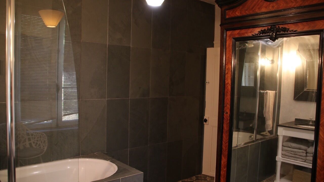 Photo of Bathroom in Cinq-Mars-la-Pile