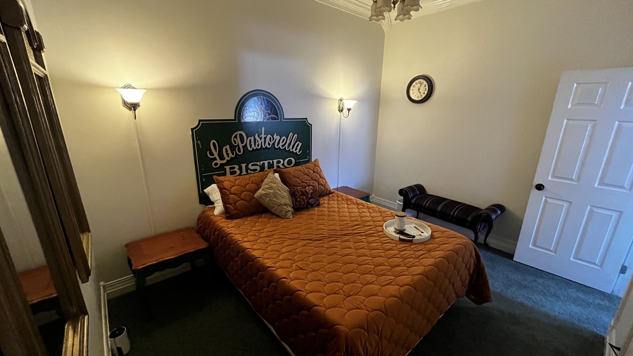Photo of Bedroom in Mammoth Spring