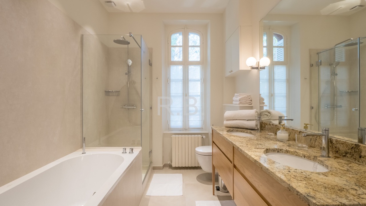 Photo of Bathroom in Dinard