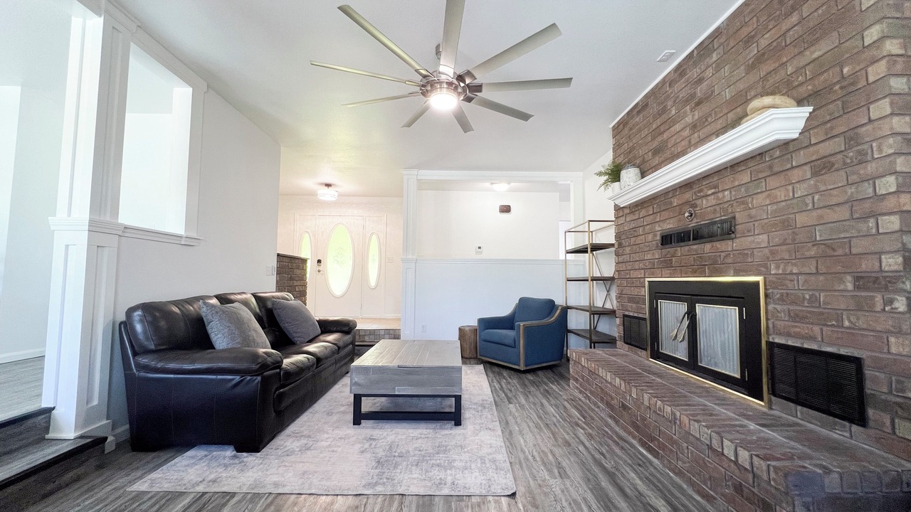 Photo of Livingroom in Proctor