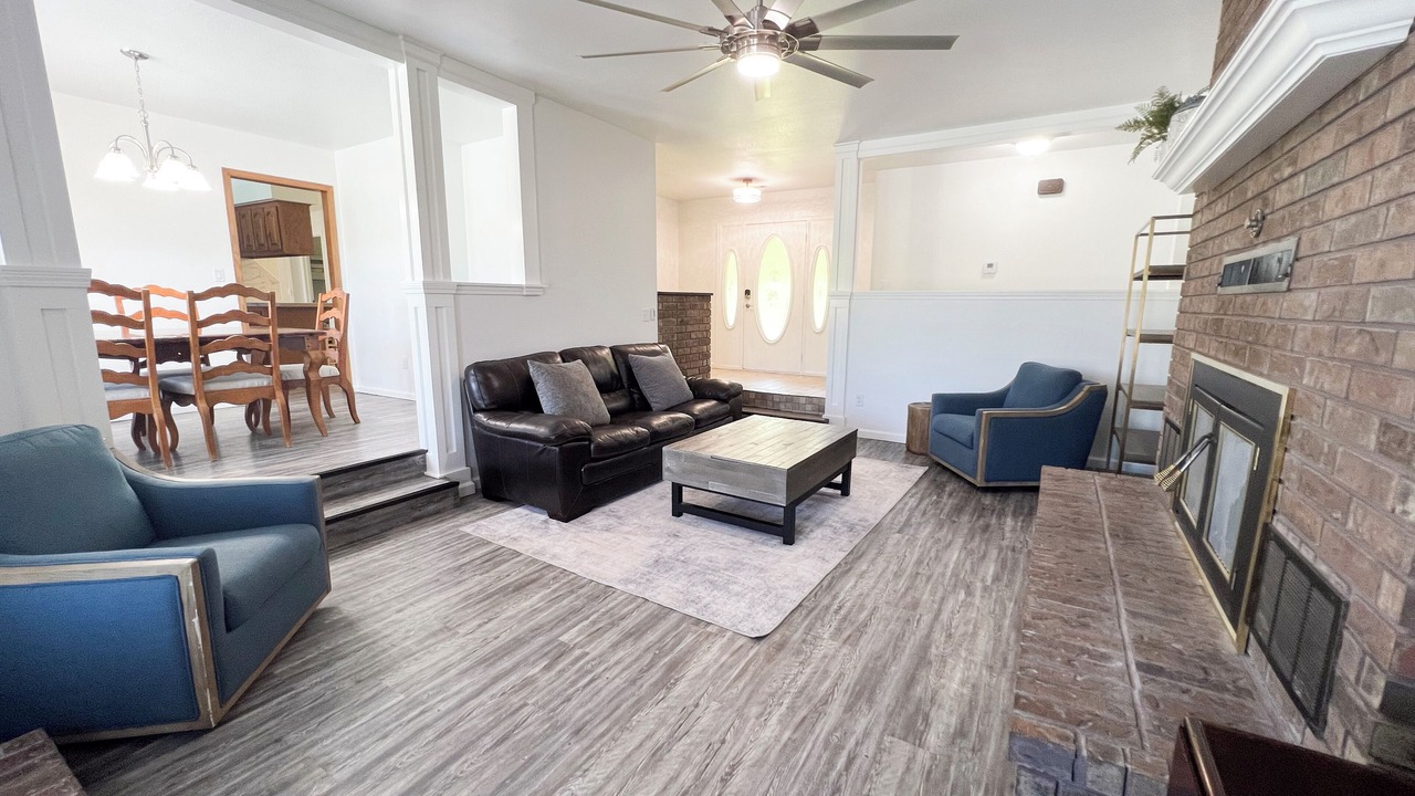 Photo of Livingroom in Proctor