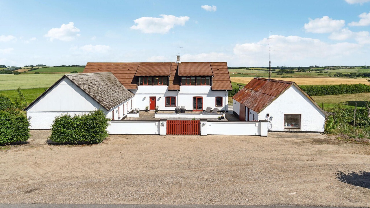 Photo of Others in Farso