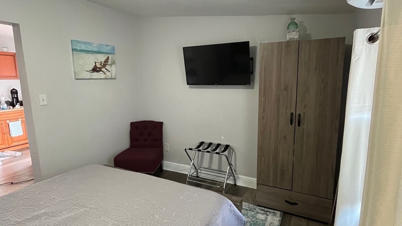 Photo of Bedroom in Town N County Park