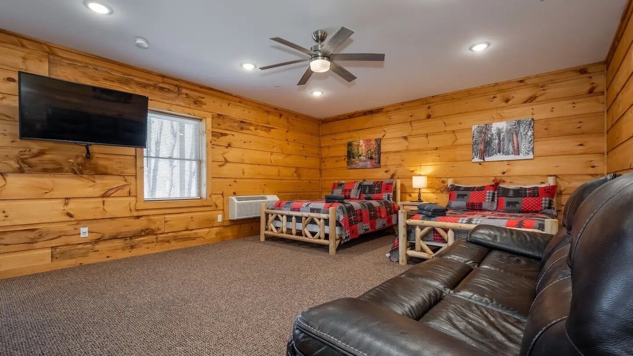 Photo of Livingroom in McHenry