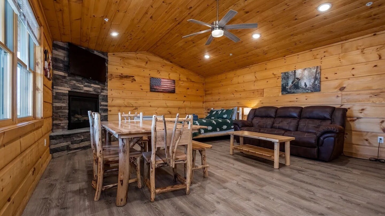 Photo of Livingroom in McHenry