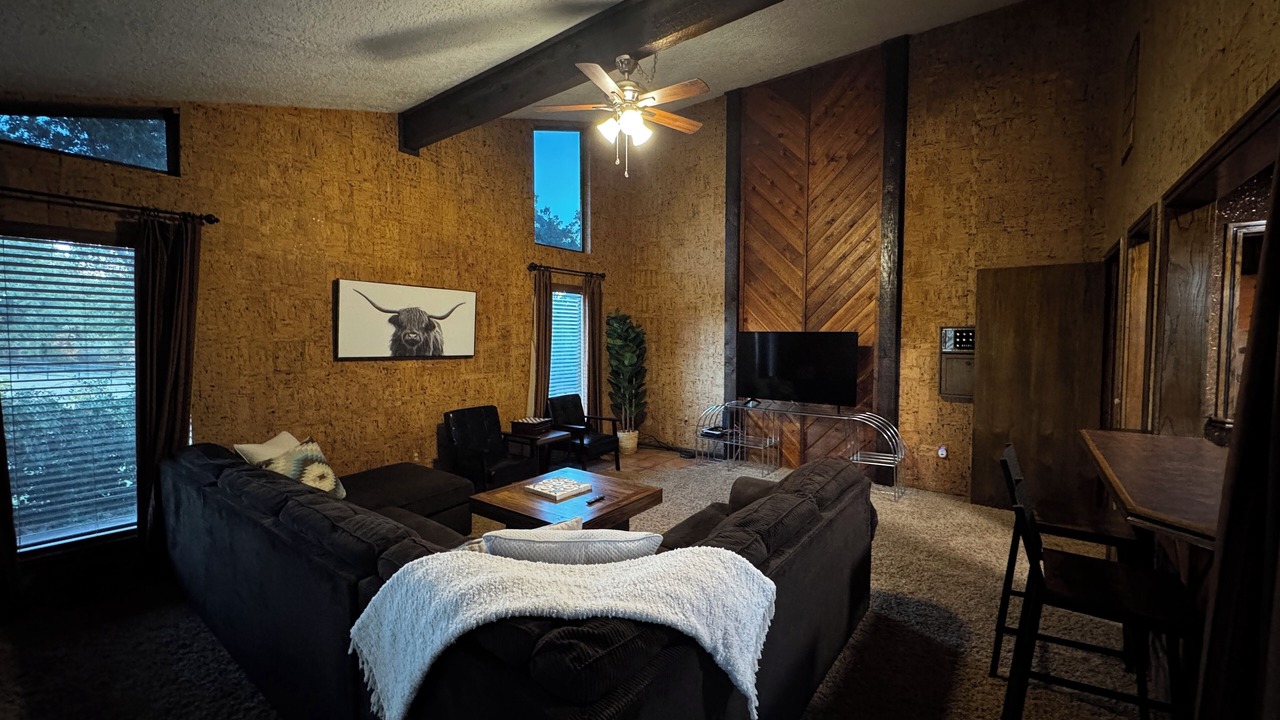 Photo of Livingroom in Guthrie